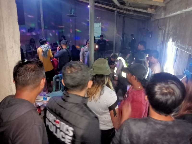 Foto Momen Petugas Patroli KRYD Polsek Praya, ketika Mendatangi Sebuah Kafe di Praya, Lombok Tengah pada Sabtu (31/8/2024) (Sumber: Humas Polda NTB) Foto Momen Petugas Patroli KRYD Polsek Praya, ketika Mendatangi Sebuah Kafe di Praya, Lombok Tengah pada Sabtu (31/8/2024) (Sumber: Humas Polda NTB)